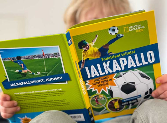 Lomafiilis täys 10! Kymmenen kiinnostavaa lasten ja nuorten uutuuskirjaa luettavaksi kesälaitumille
