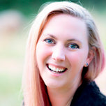 Rebecca Yarros © Katie Marie Seniors