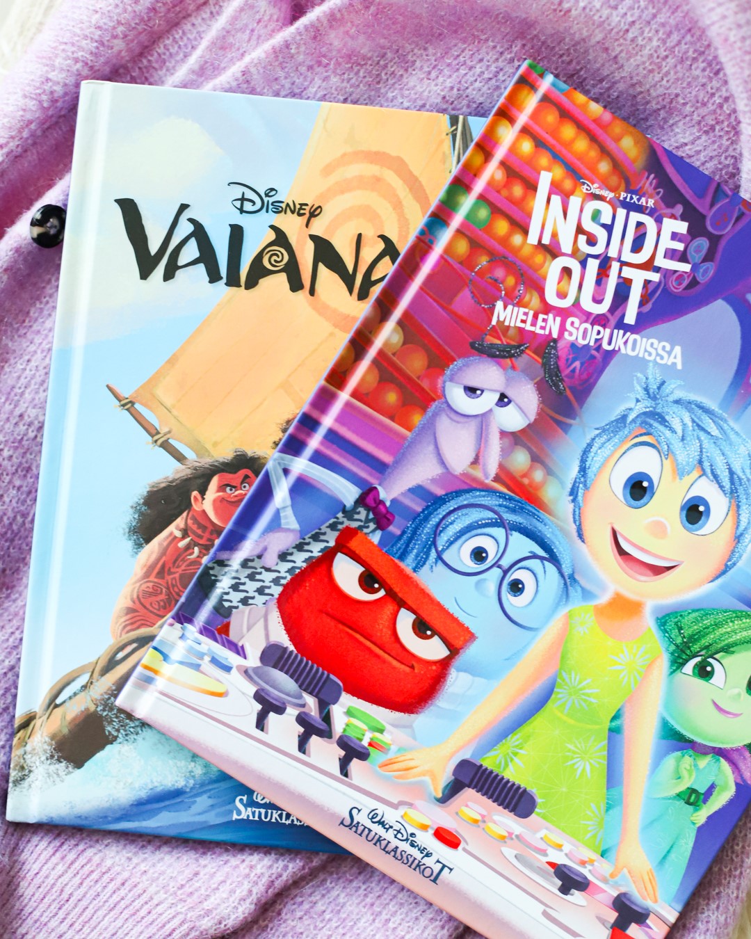 Disney Inside out ja Vaiana -kirjat