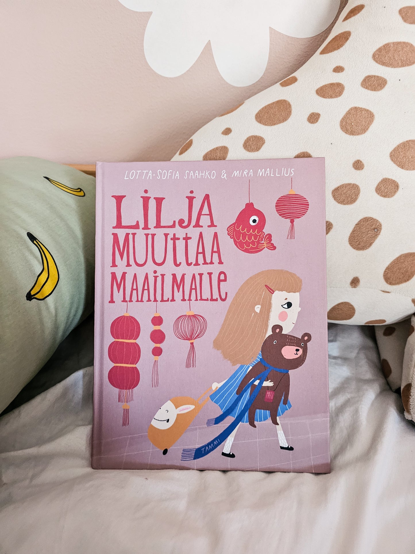 Lilja muuttaa maailmalle -kirja