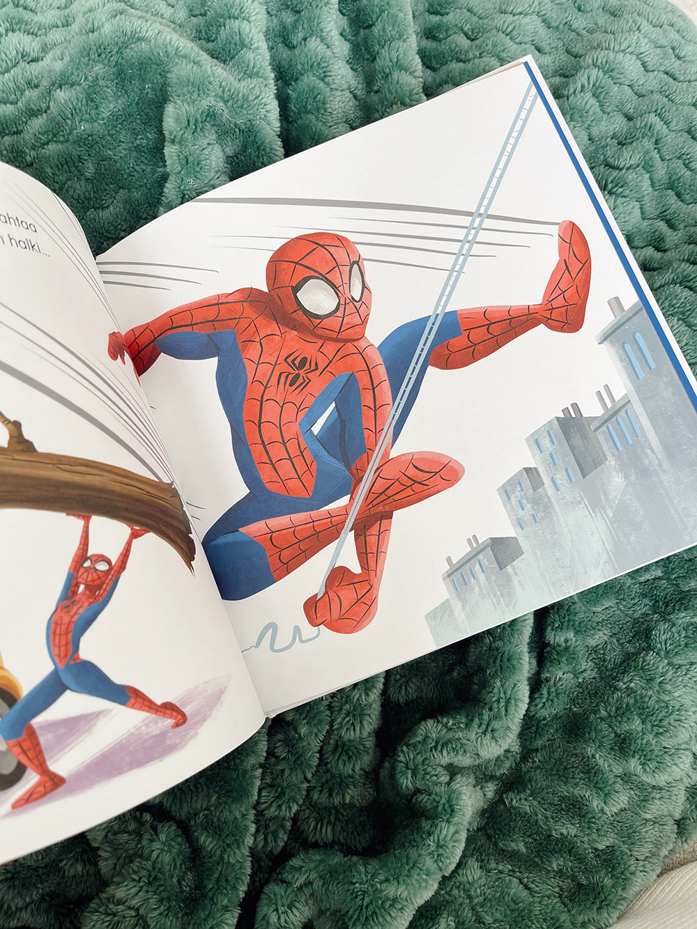 Marvel sankaria aina tarvitaan -kirjan sisäkuva