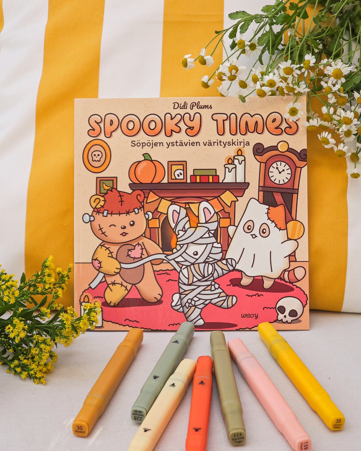 Spooky times -värityskirja