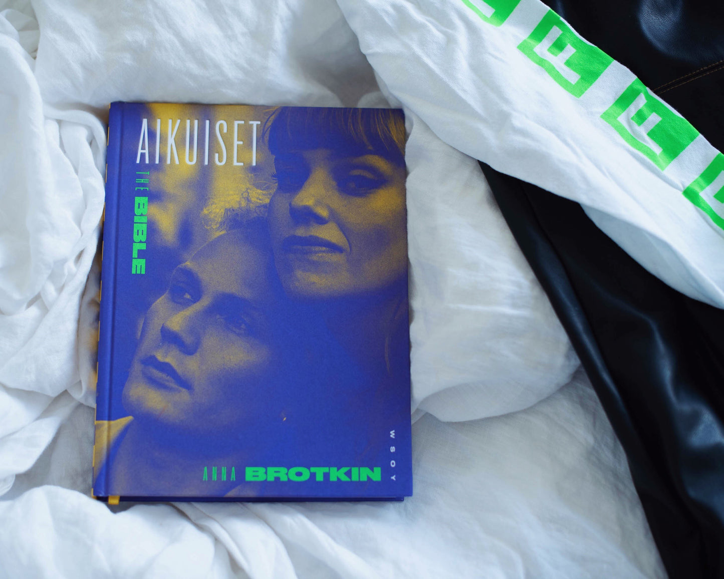 Aikuiset The Bible -kirja