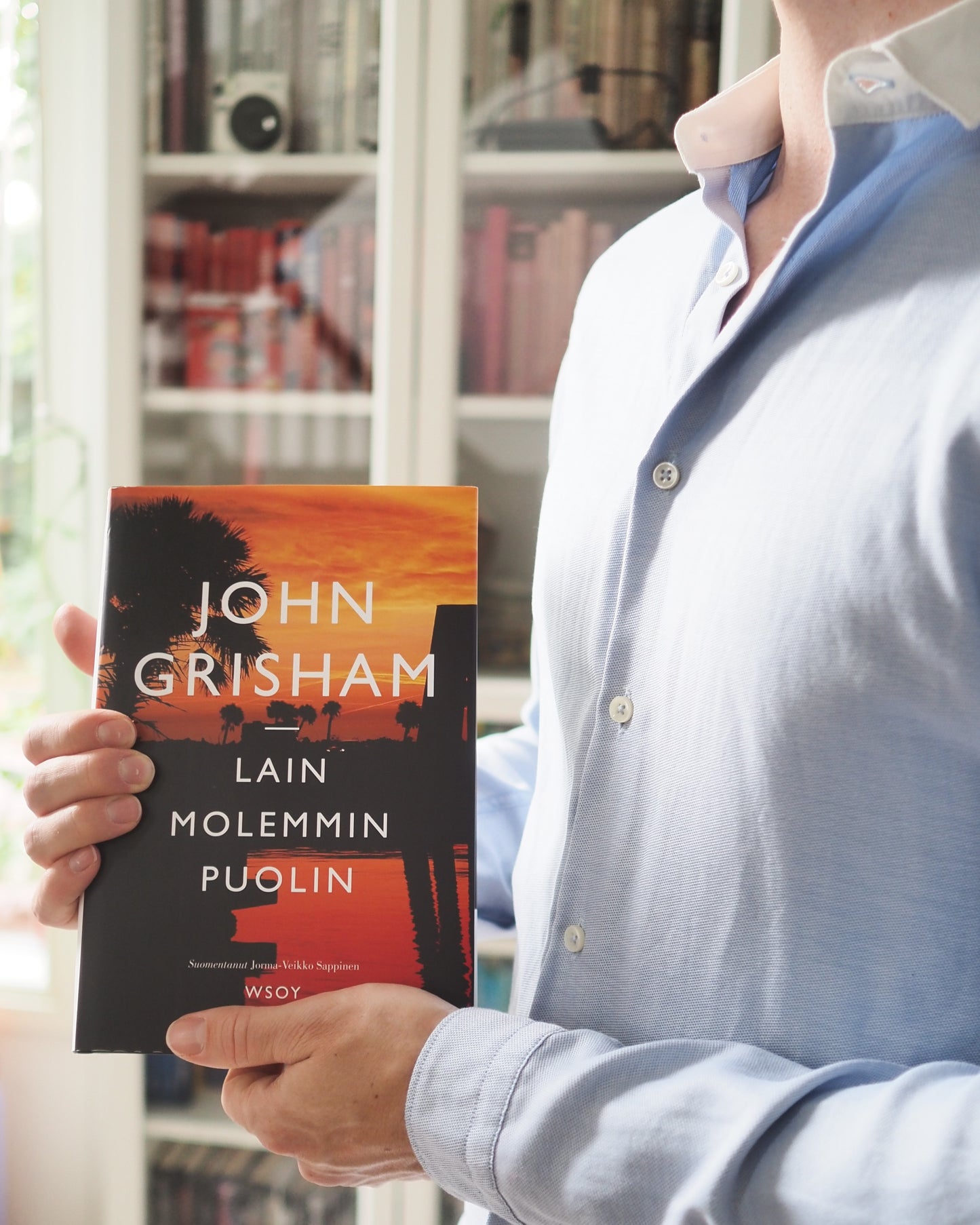 Lain molemmin puolin