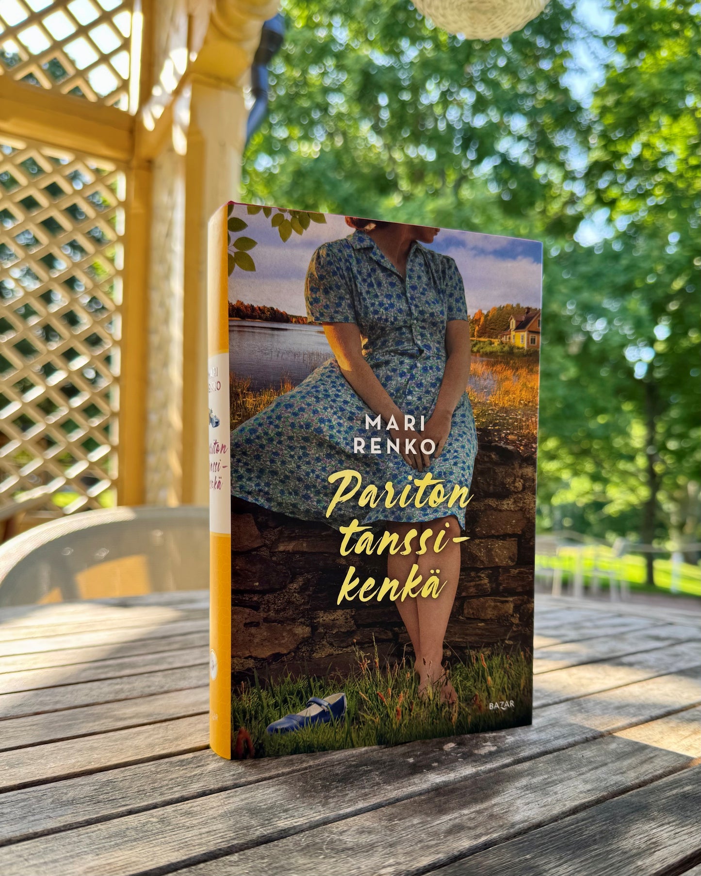 Pariton tanssikenkä -kirja