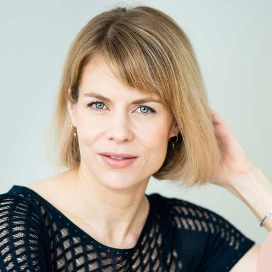 Kirjailijahaastattelu: Annastiina Heikkilä © Veikko Somerpuro