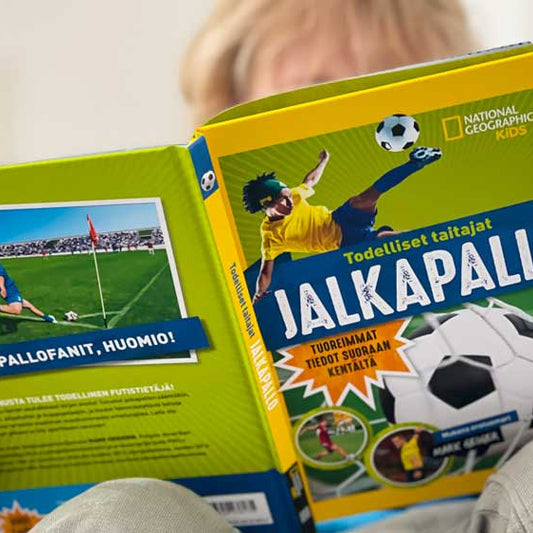Lomafiilis täys 10! Kymmenen kiinnostavaa lasten ja nuorten uutuuskirjaa luettavaksi kesälaitumille