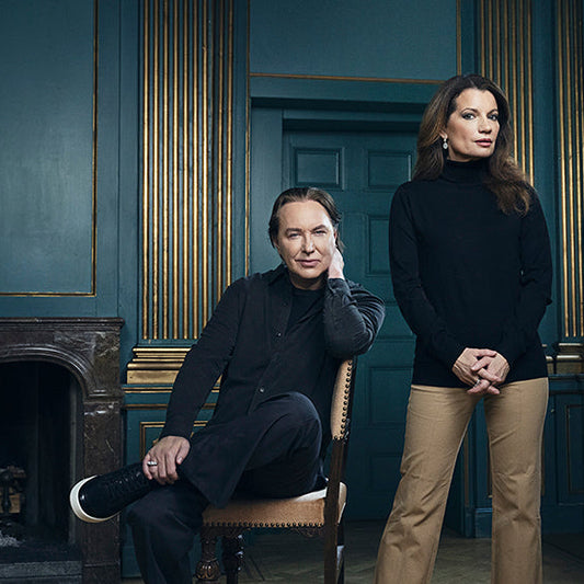  Ruotsalainen kirjailijapariskunta Alexander ja Alexandra Coelho Ahndoril