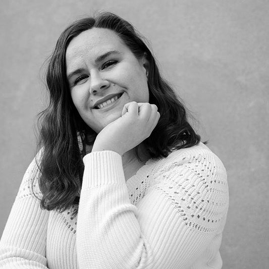 Ilona Tuominen: Oodi ilolle ja hyvän mielen kirjoille
