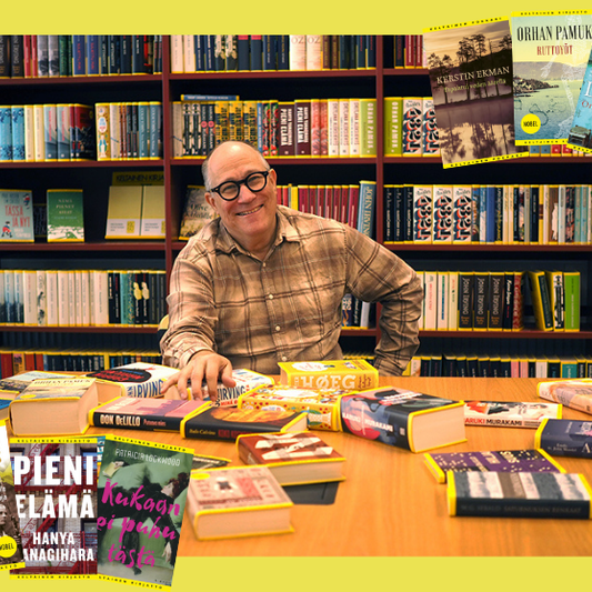 Tammen graafinen suunnittelija Markko Taina Keltaisessa kirjastossa.