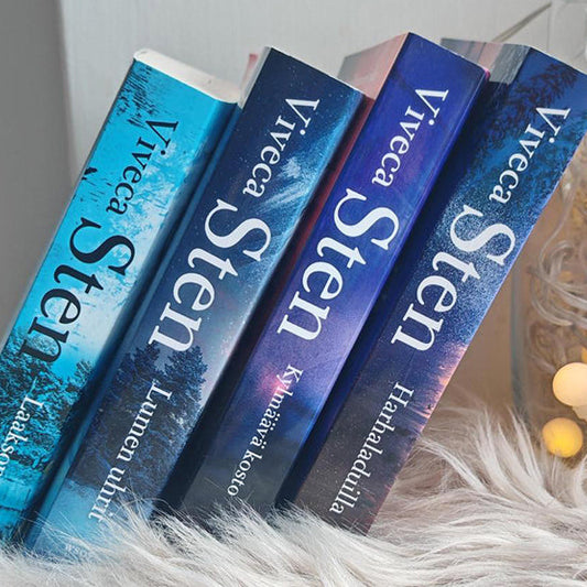 Vaalealla karvataljalla neljä Viveca Stenin pokkaria.