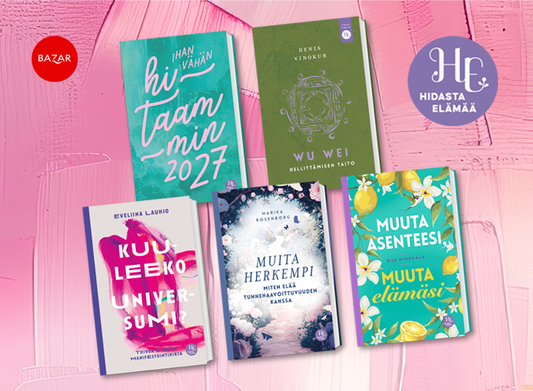 Kollaasi vuoden 2026 Hidasta elämää -kirjoista: esillä muun muassa Ihan vähän hitaammin 2027 -kalenteri, Wu wei – hellittämisen taito, Muita herkempi, Kuuleeko universumi? ja Muuta asenteesi, vaaleanpunaisella puupohjalla.