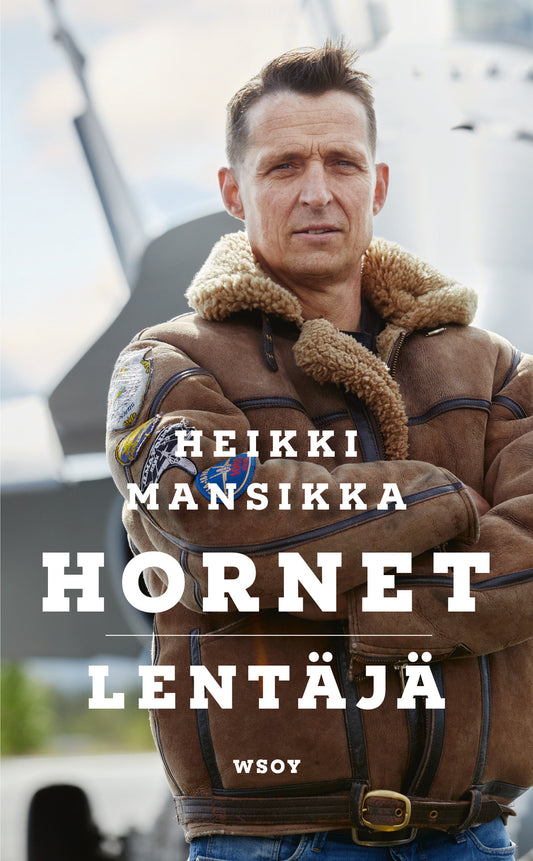 Etukansi. Heikki Mansikka. Hornet-lentäjä.