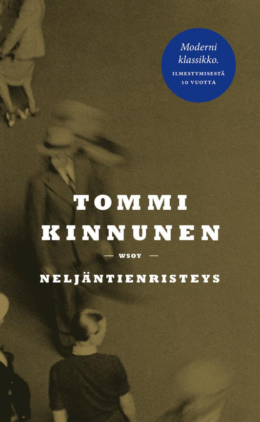 Etukansi. Tommi Kinnunen. Neljäntienristeys Juhlapainos.