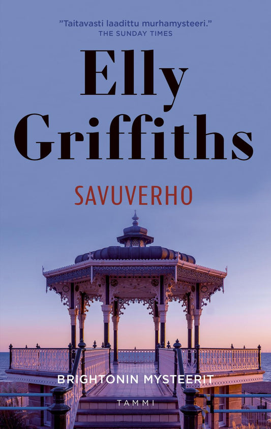 Etukansi. Elly Griffiths. Savuverho.