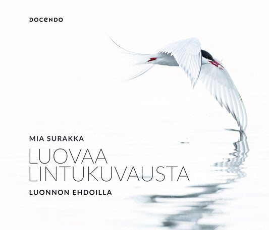 Etukansi. Mia Surakka. Luovaa lintukuvausta luonnon ehdoilla.