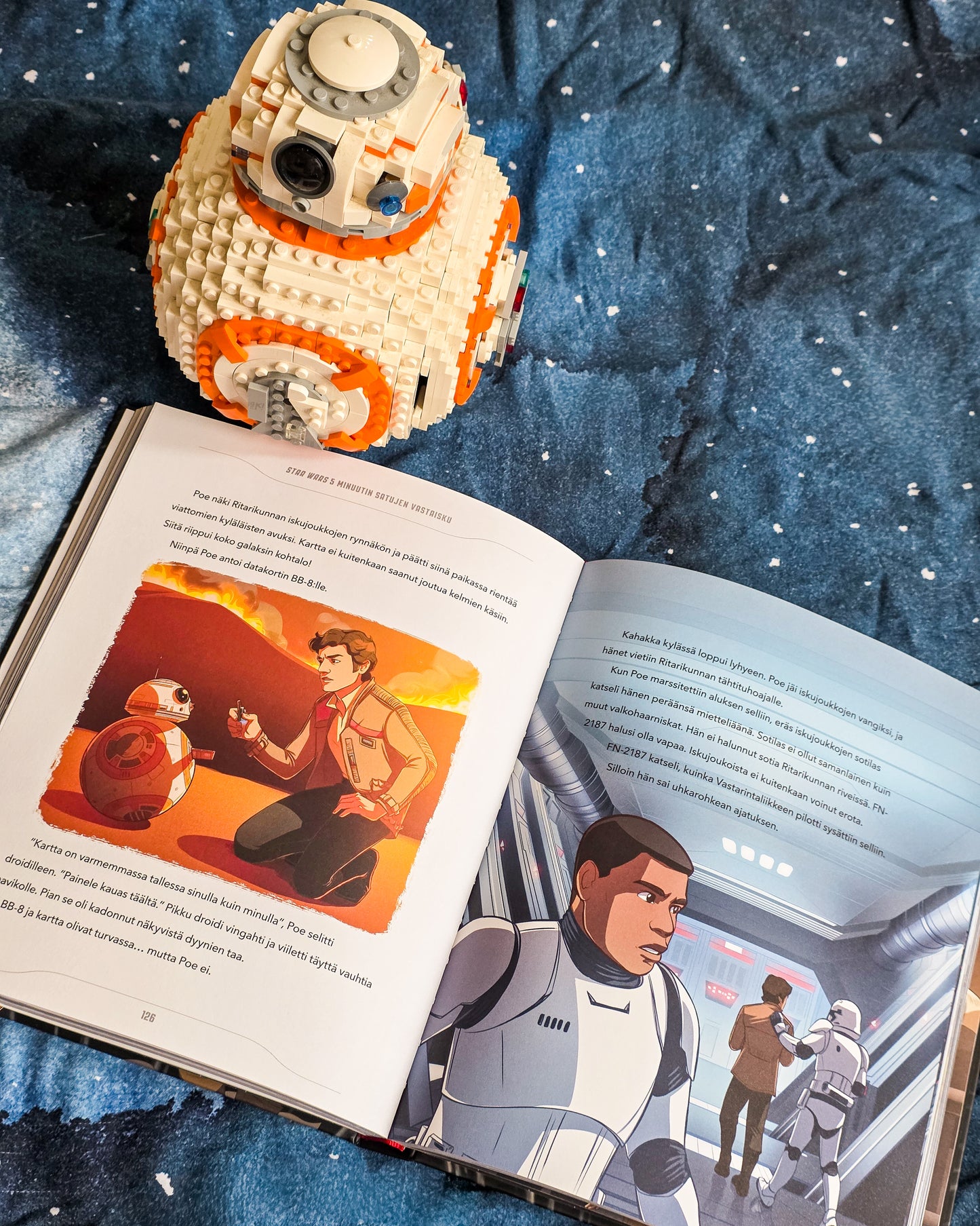 Disney Star Wars 5 minuutin satujen vastaisku -kirjan aukeama