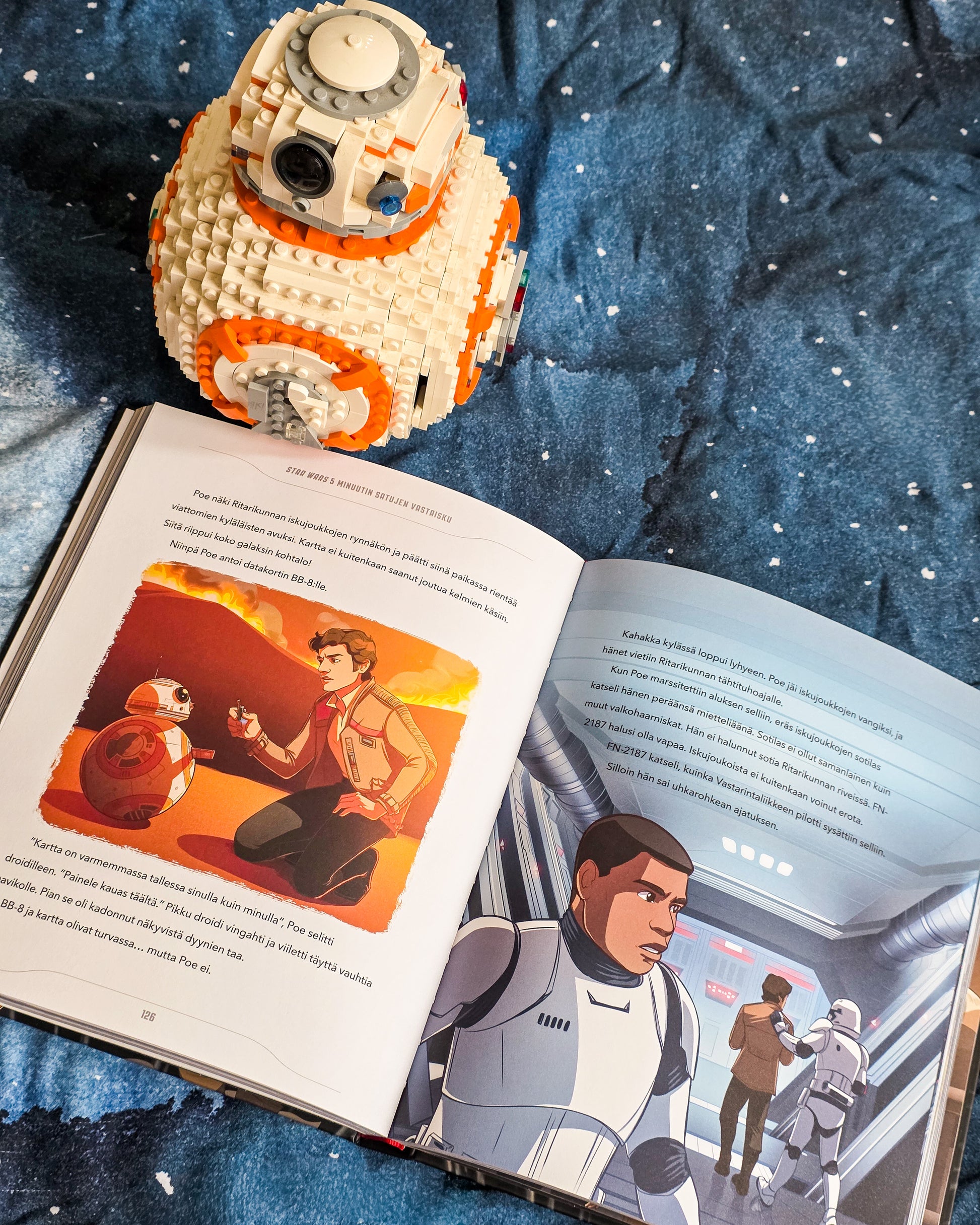 Disney Star Wars 5 minuutin satujen vastaisku -kirjan aukeama