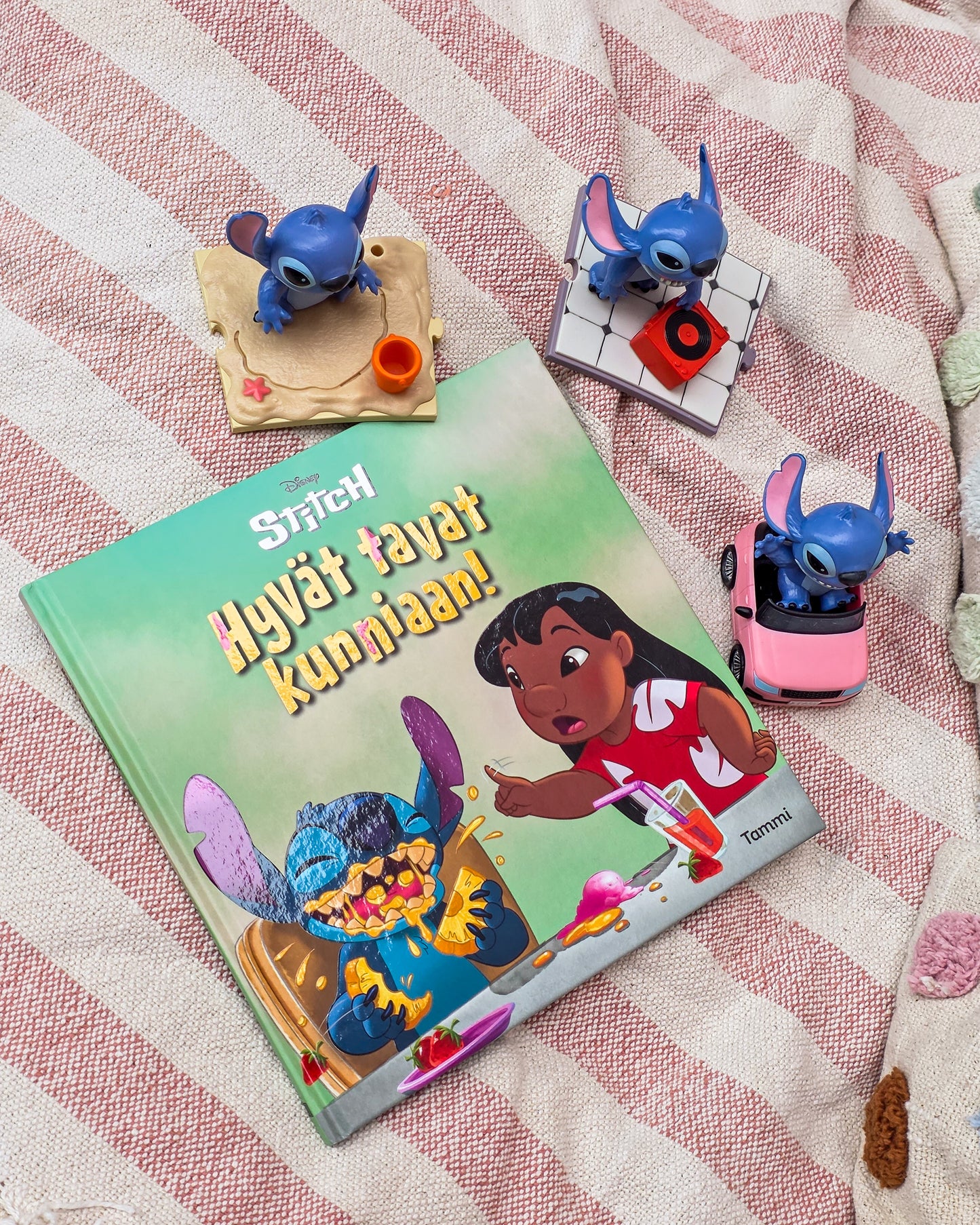 Disney. Stitch. Hyvät tavat kunniaan -kirja