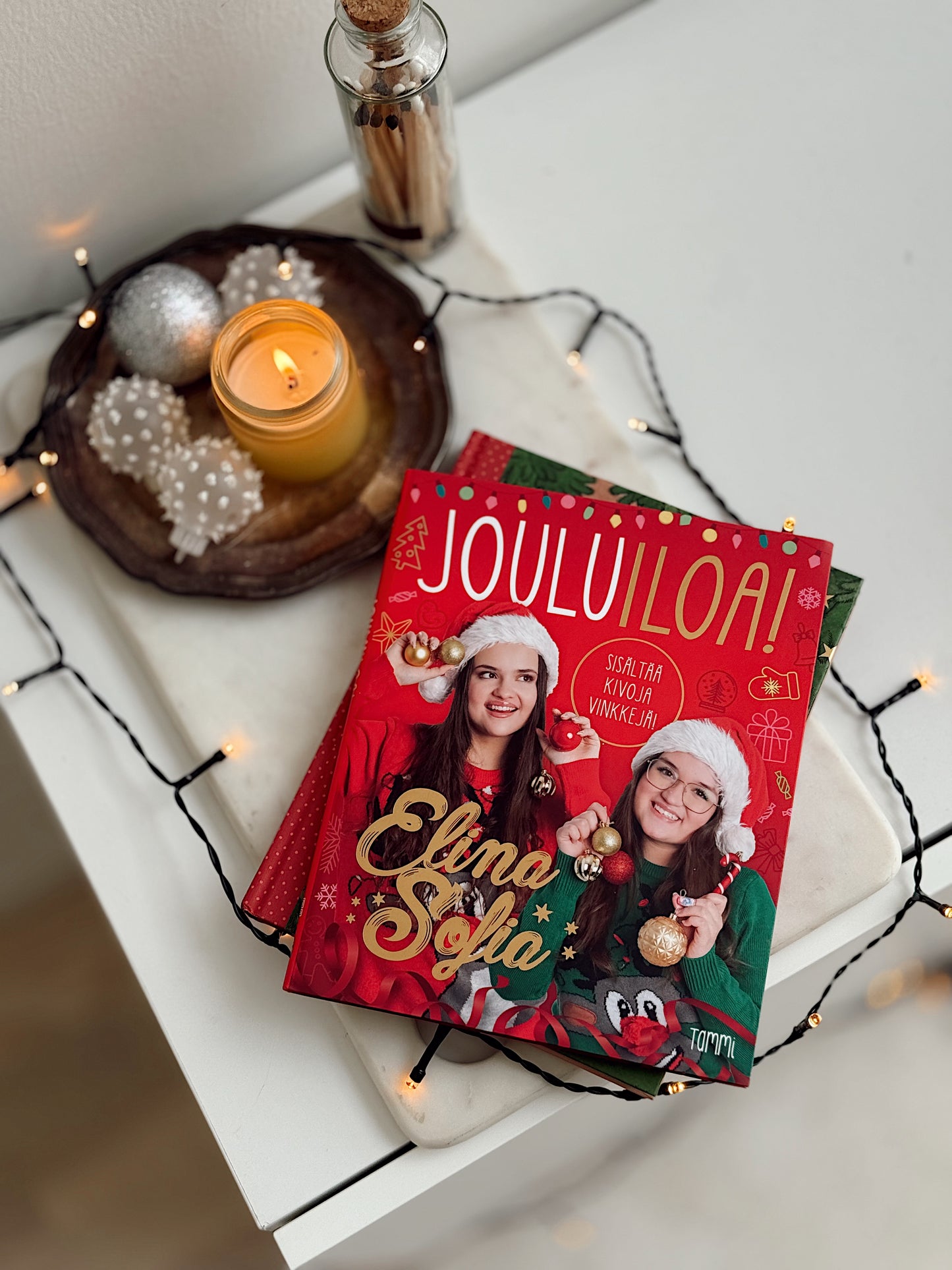 Elina ja Sofia. Jouluiloa!