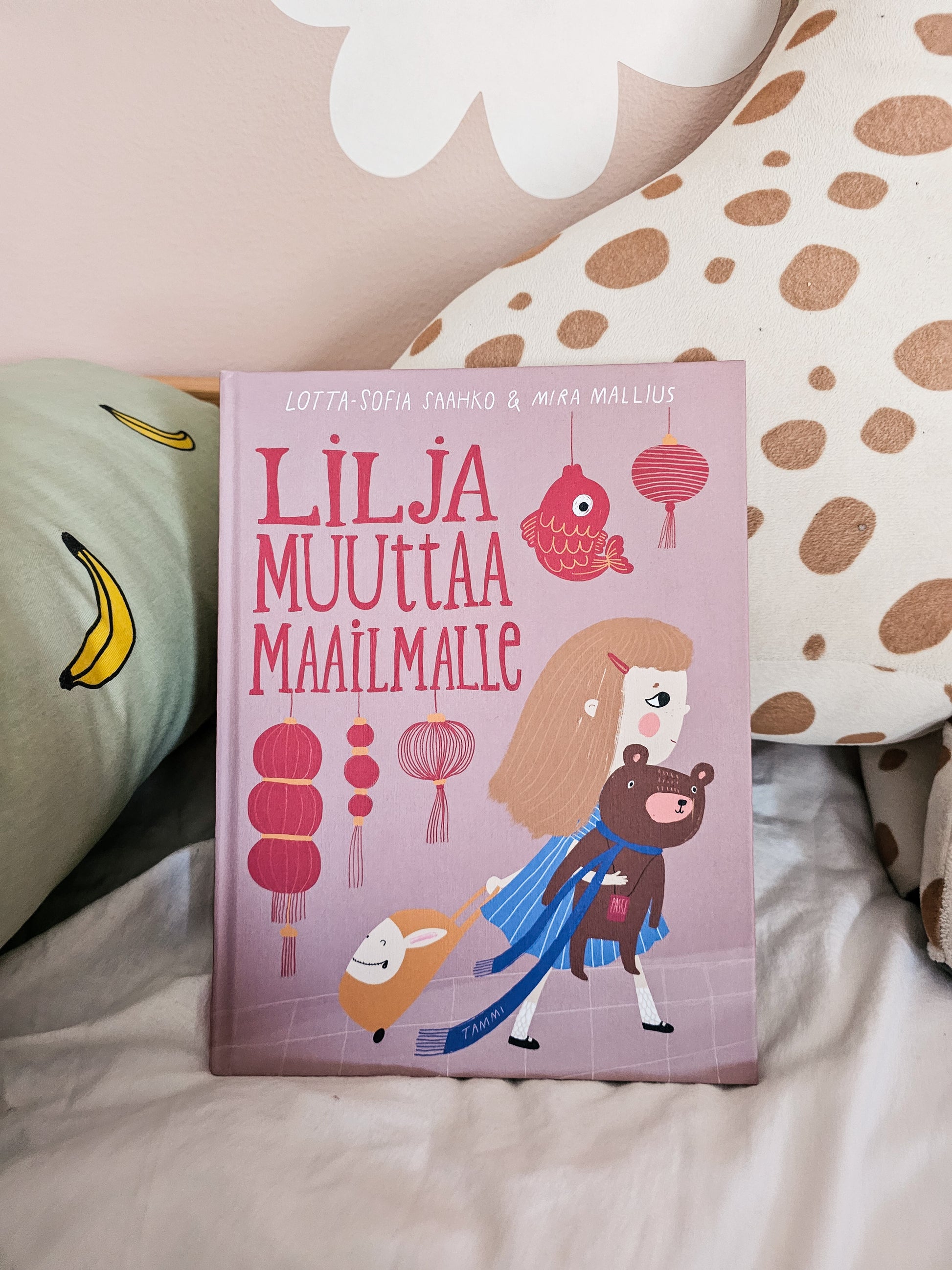 Lilja muuttaa maailmalle -kirja