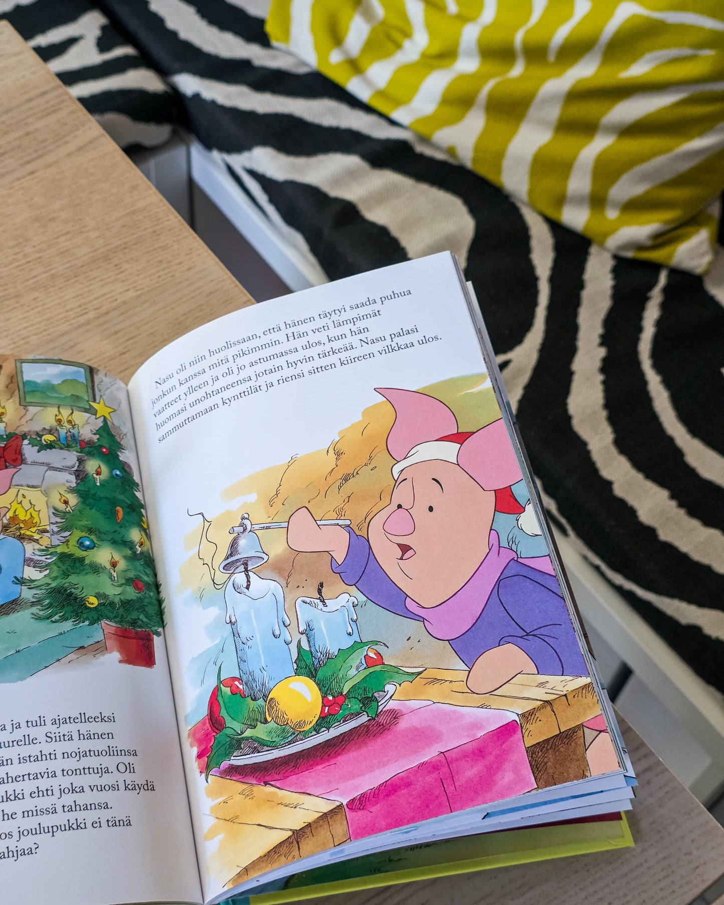 Nalle Puh juhlii kirjan aukeama