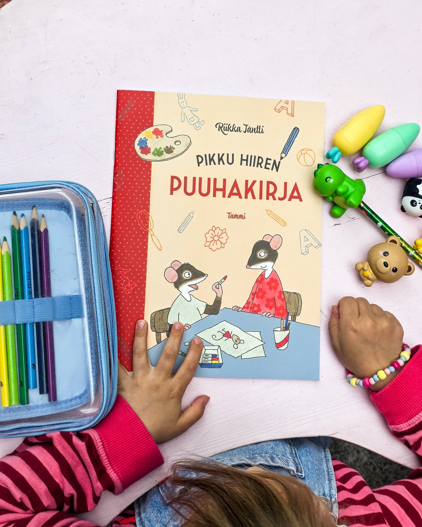 Pikku hiiren puuhakirja