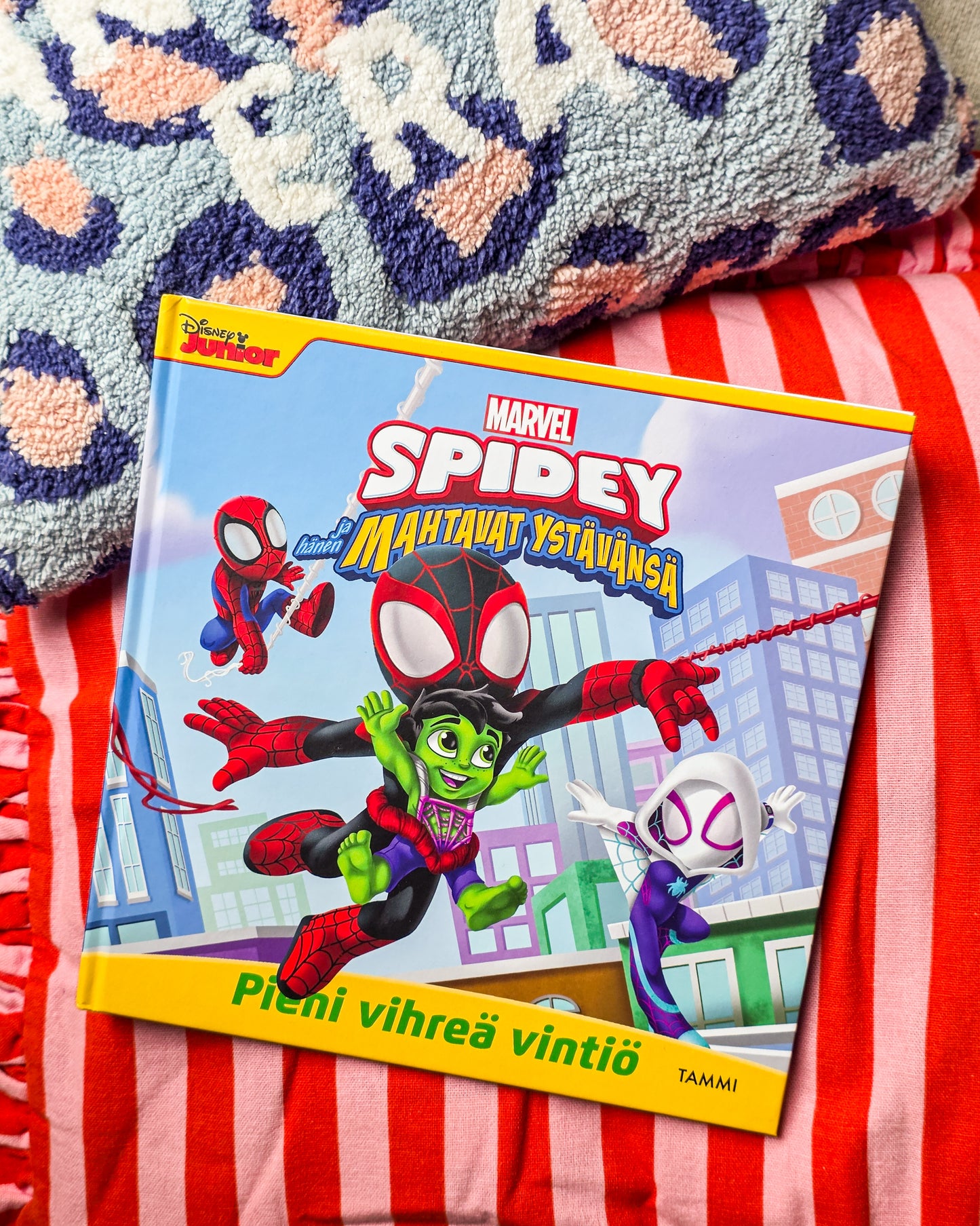 Spidey ja hänen mahtavat ystävänsä Pieni  vihreä vintiö -kirja