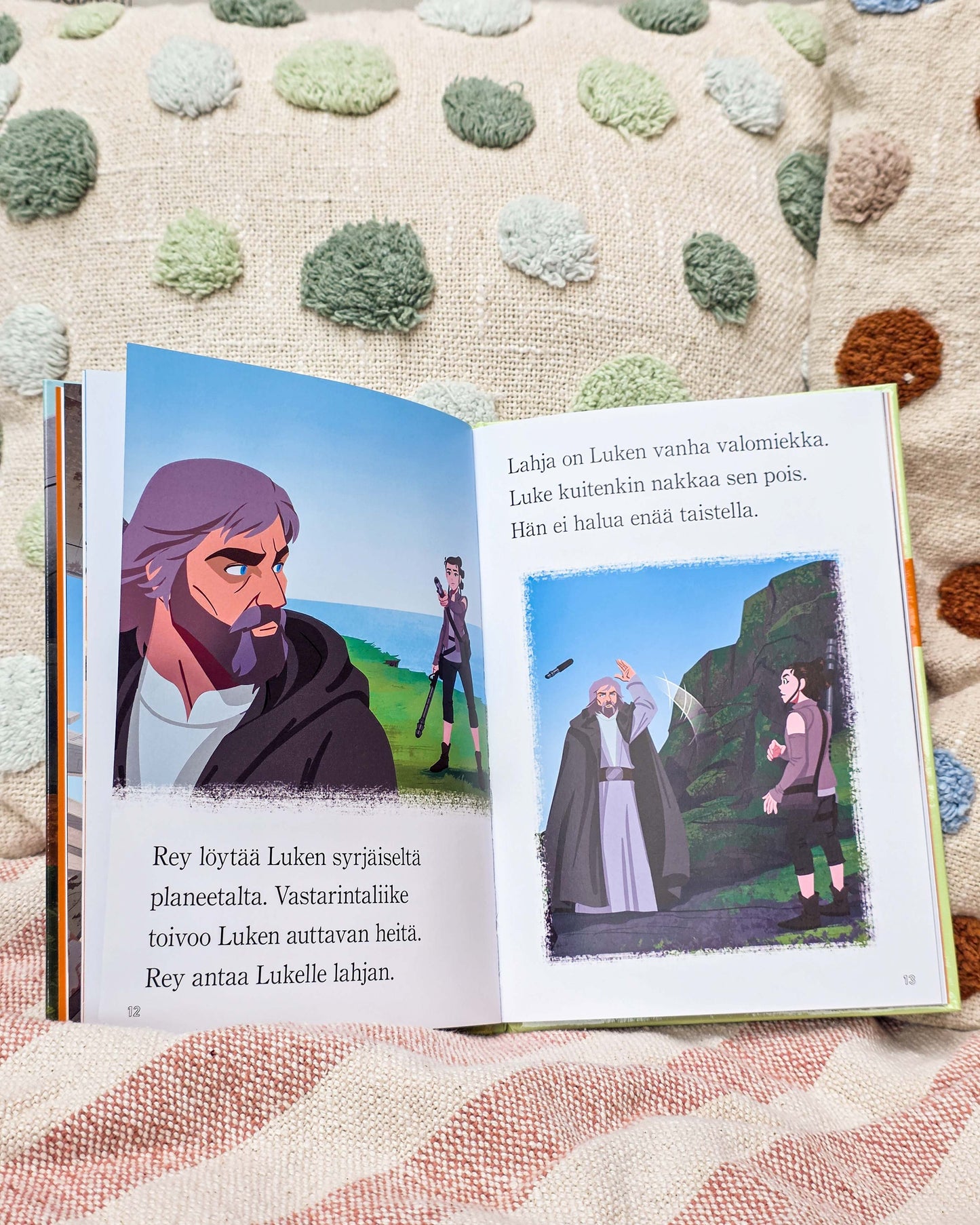 Star Wars Tässä tulee Rey -kirjan aukeama