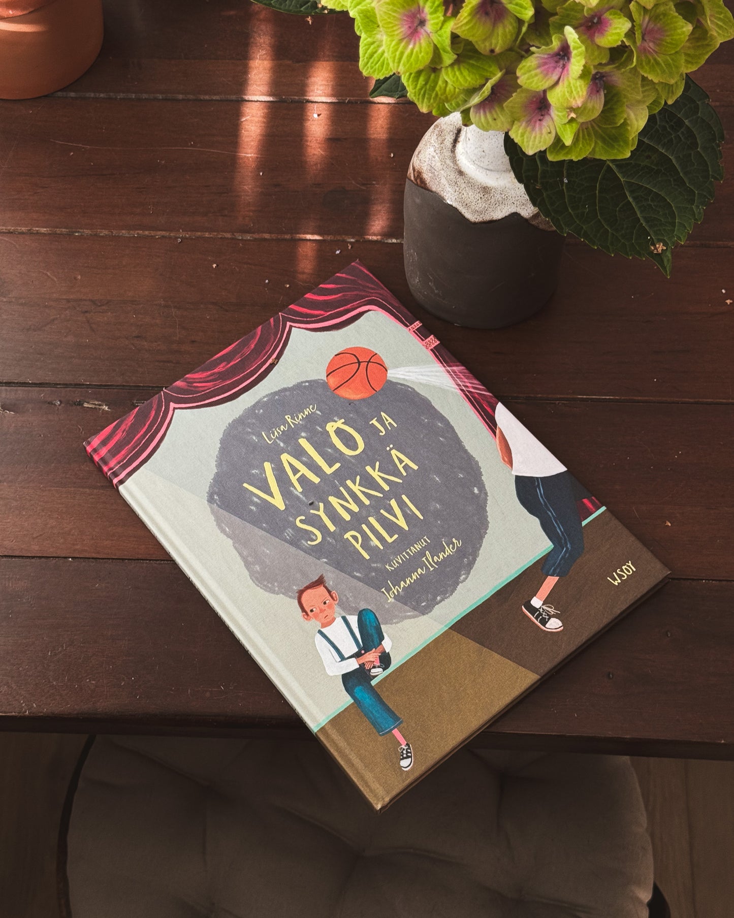 Valo ja synkkä pilvi