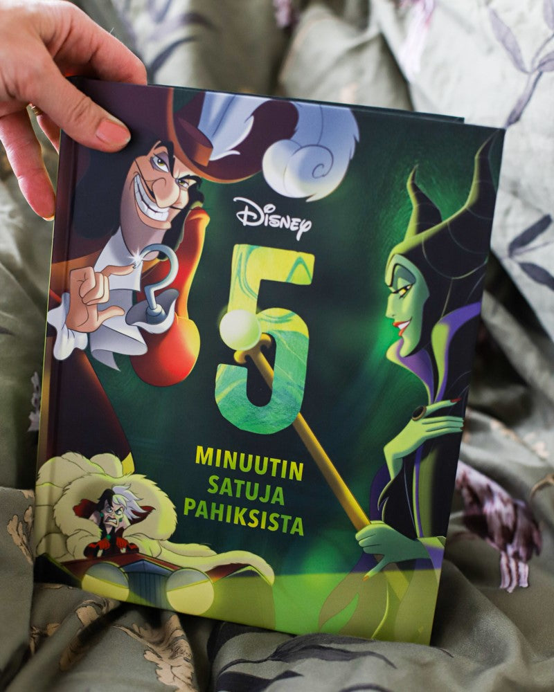 Disney-5-minuutin-satuja-pahiksista-kirja